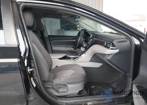 2018 Toyota Camry Le z USA, uszkodzony, nr VIN 4T1B11HK1JU123054